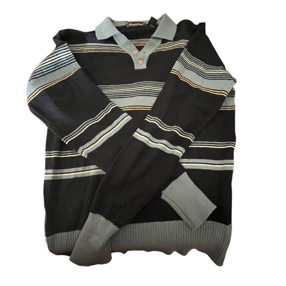 Vintage Men's 3 Button Long Sleeved Sweater. Pre owned